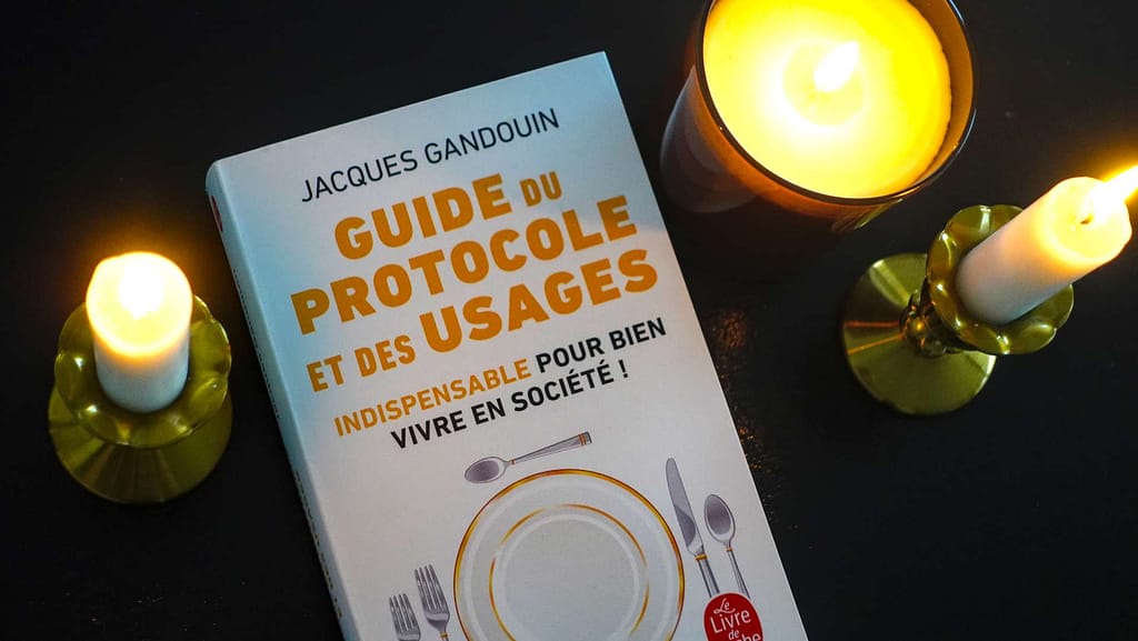 Cover of the book 'Guide du protocole et des usages' by Jacques Gandouin, a staple of French official etiquette.