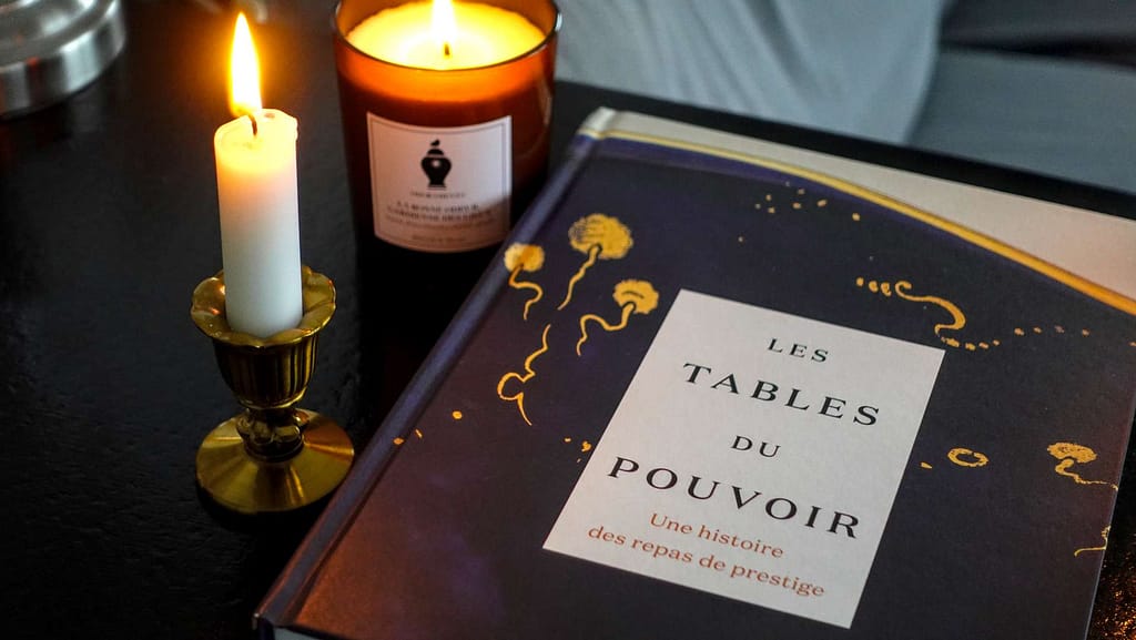 The exhibition catalogue for 'Les Tables du Pouvoir' from the Louvre-Lens museum.